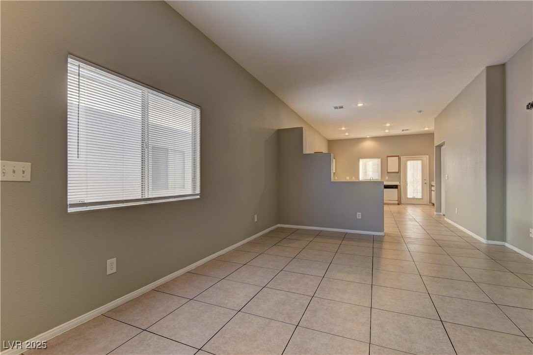 1635 Marion Bennet Dr - Photo 2 of 16