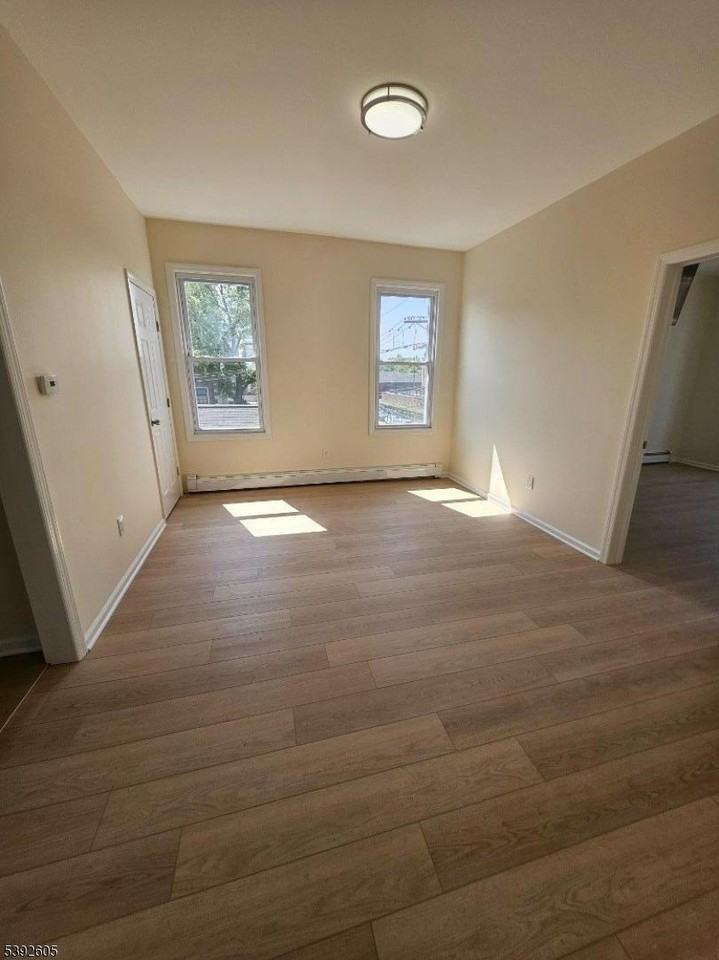 372 Bergen St - Photo 2 of 28