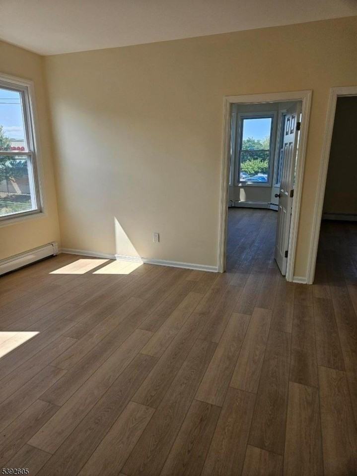 372 Bergen St - Photo 3 of 28