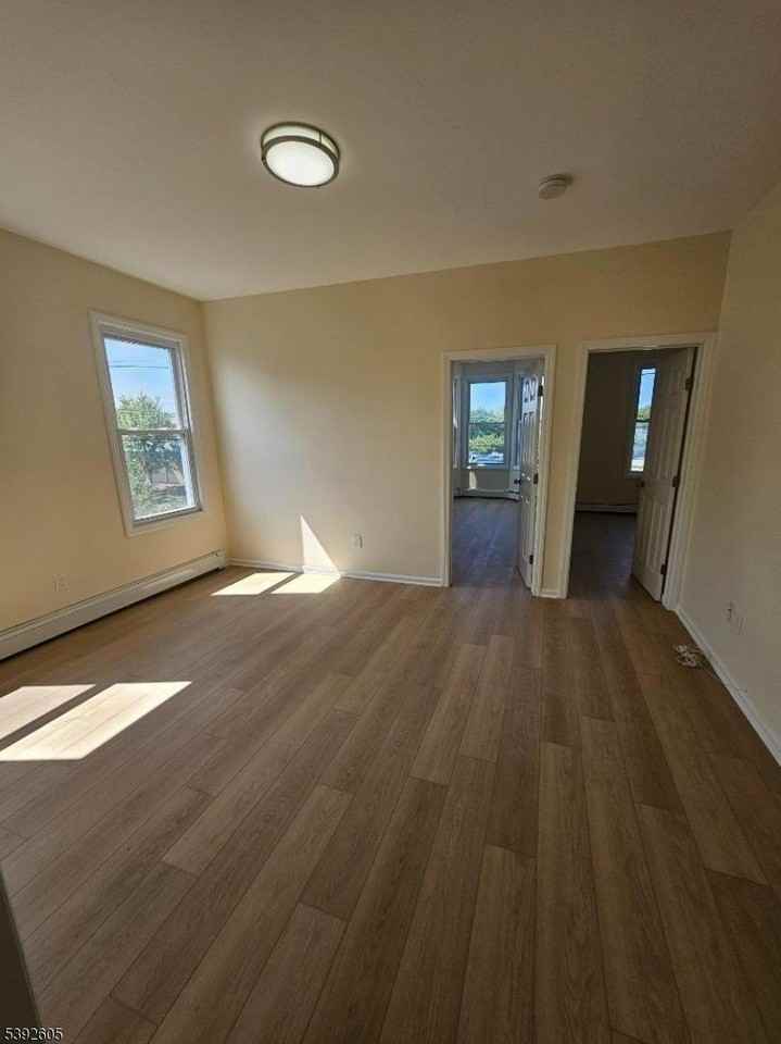 372 Bergen St - Photo 4 of 28