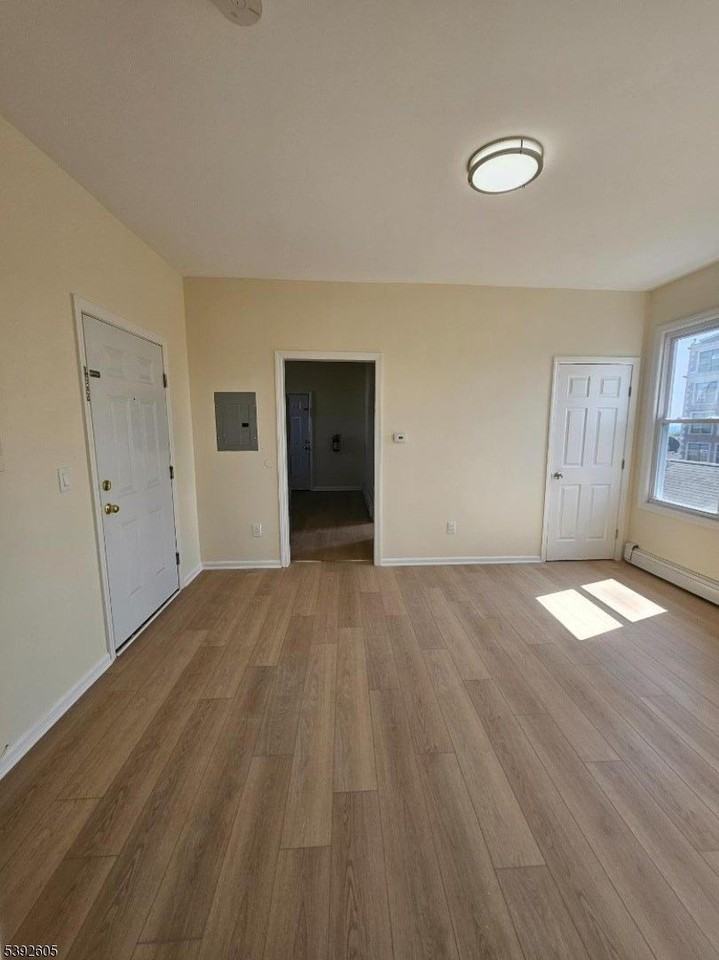 372 Bergen St - Photo 6 of 28