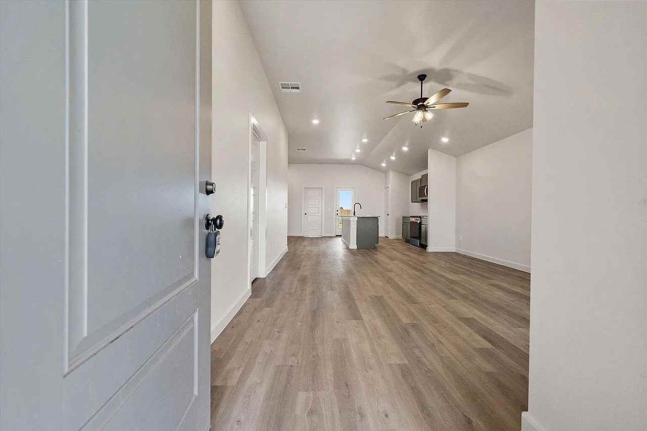 7215 8th St - Photo 2 of 21