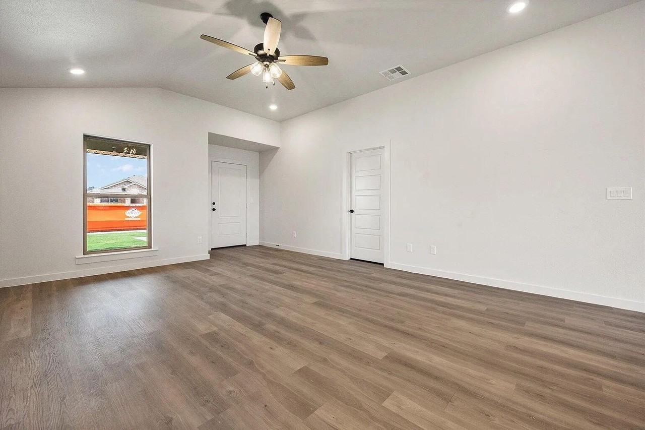 7215 8th St - Photo 6 of 21