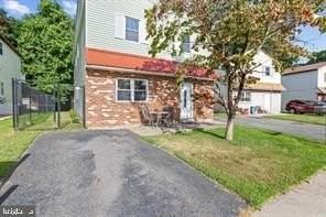 513 Corinthian Avenue - Photo 3 of 18