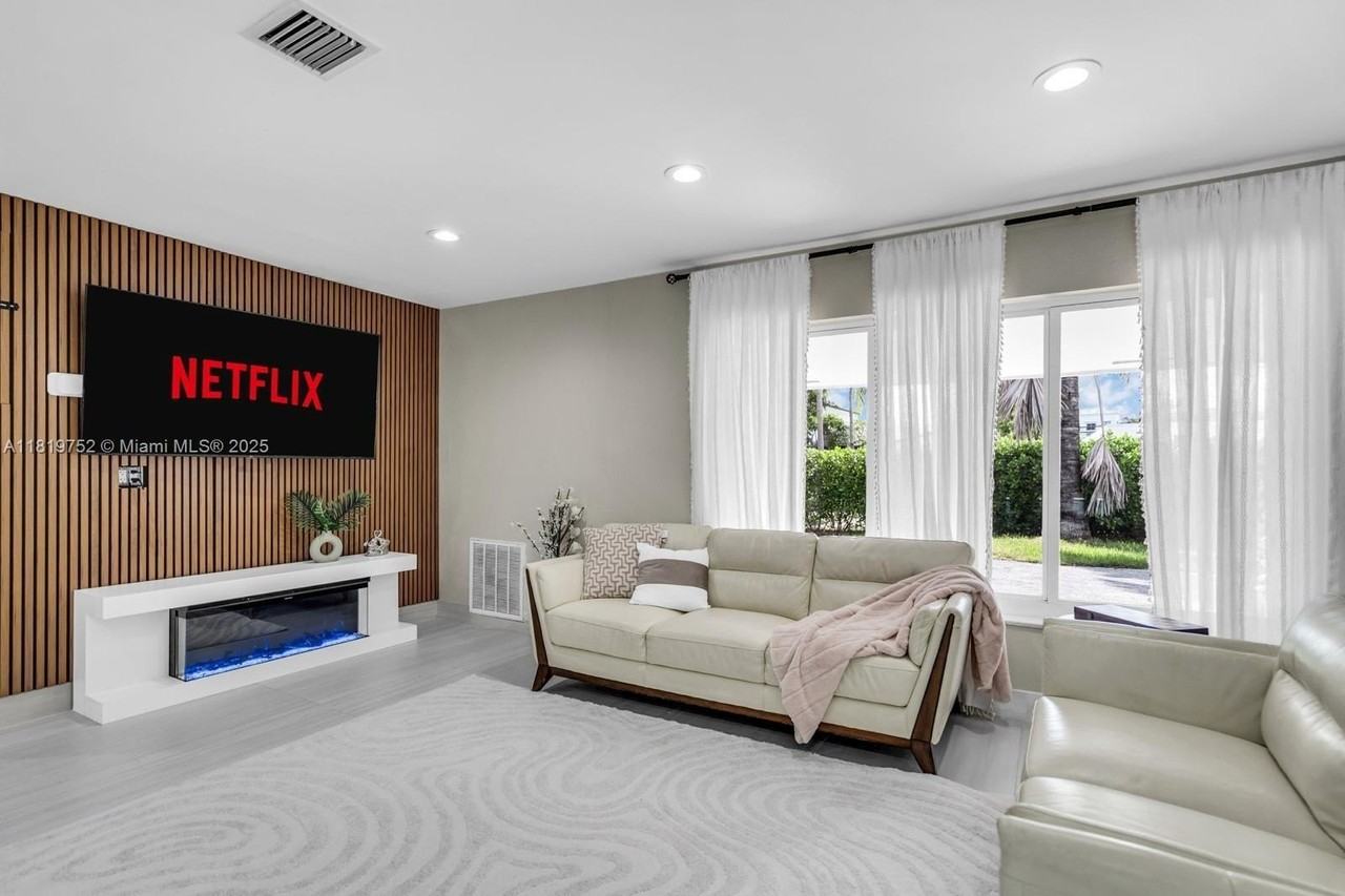 1540 Se 23rd Ave - Photo 2 of 27