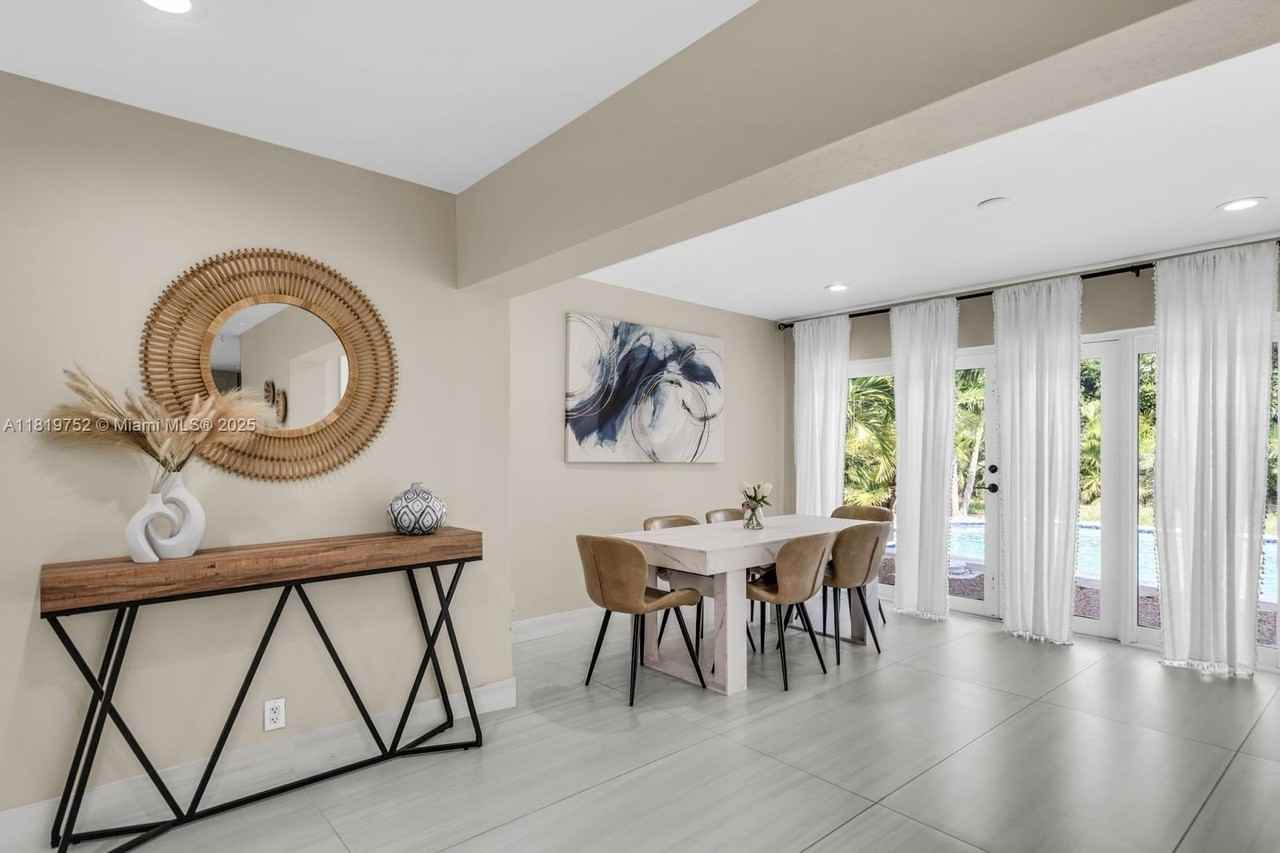 1540 Se 23rd Ave - Photo 4 of 27