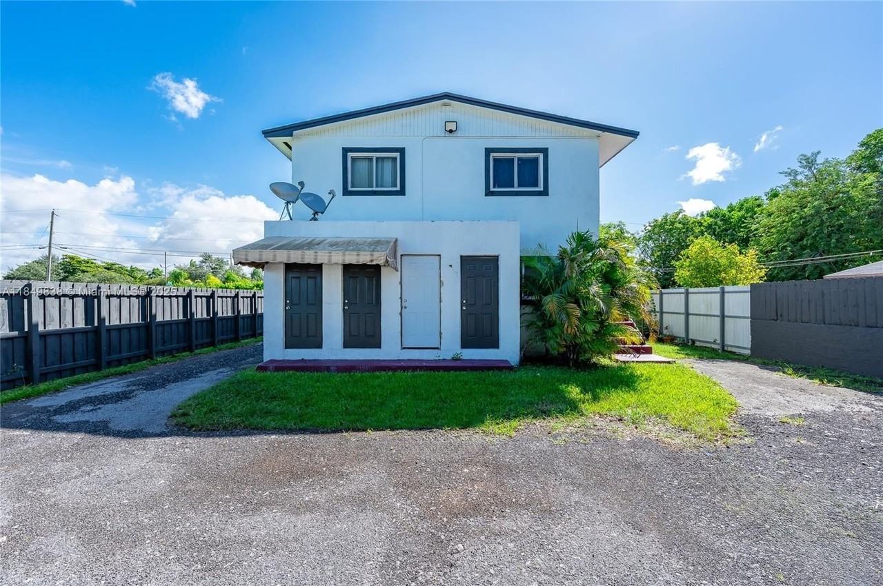 520 Sw Krome Ter #1 - Photo 2 of 27