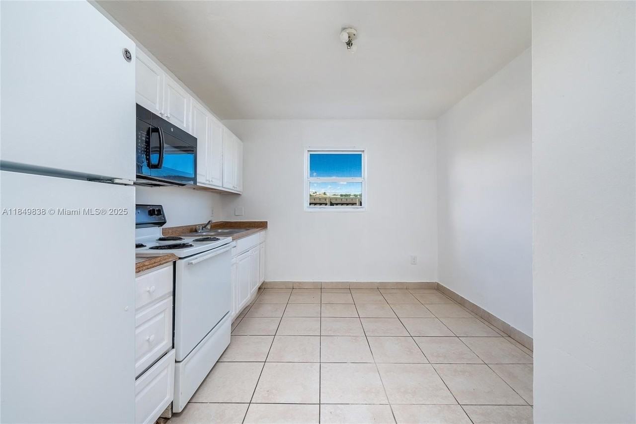 520 Sw Krome Ter #1 - Photo 6 of 27