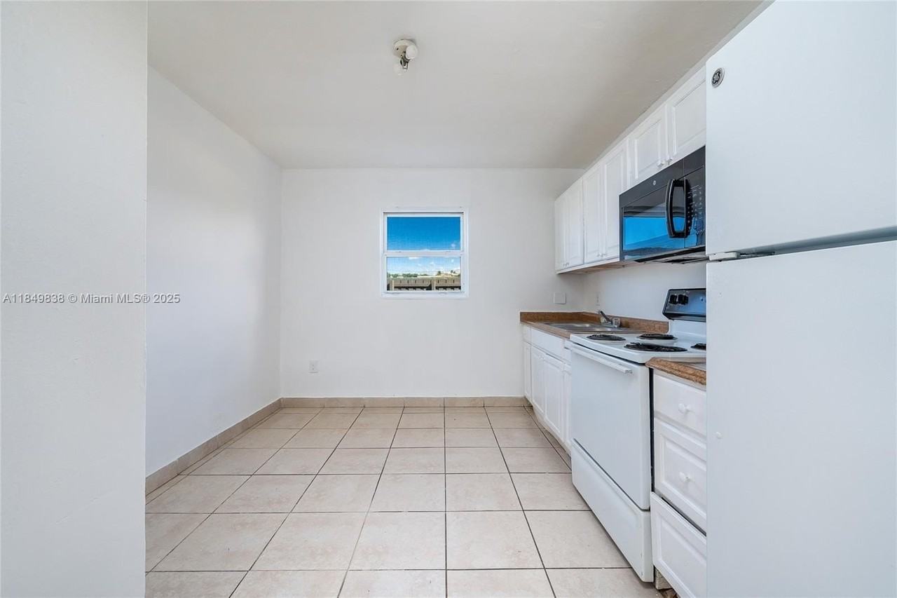 520 Sw Krome Ter #1 - Photo 7 of 27