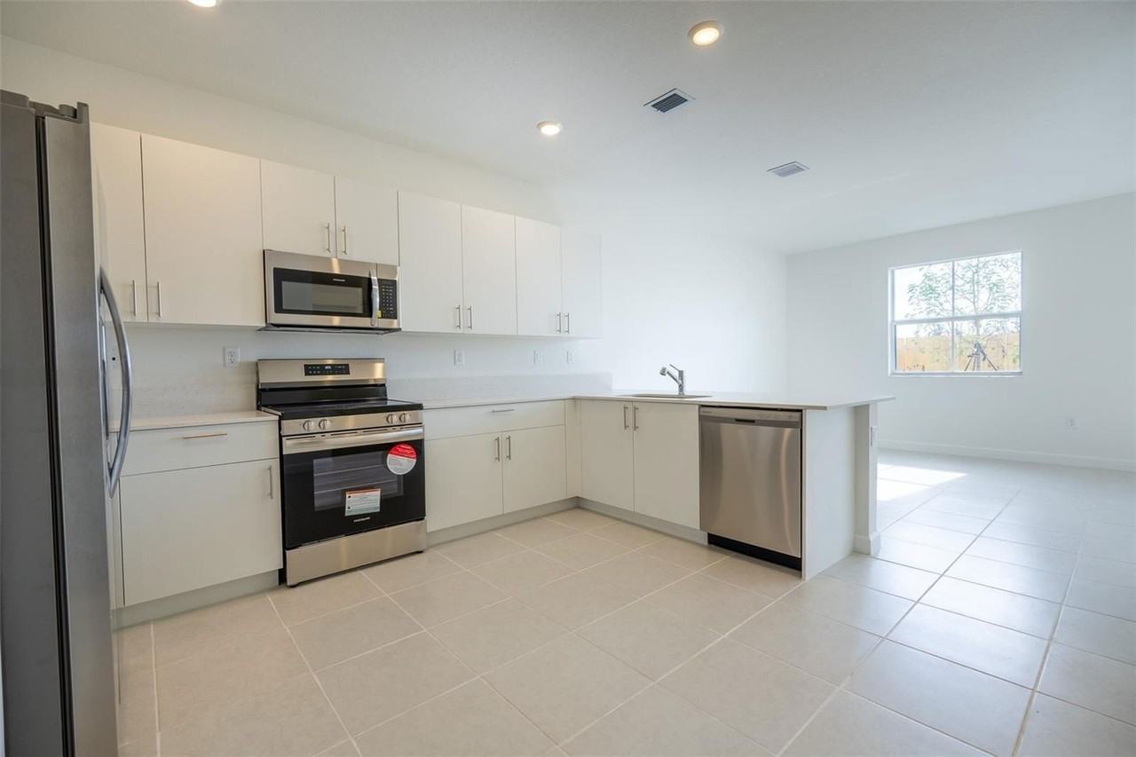 2510 Se 29th St - Photo 2 of 8