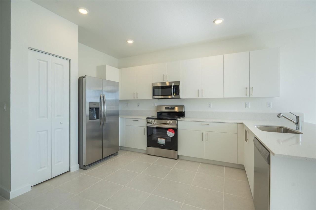 2510 Se 29th St - Photo 3 of 8