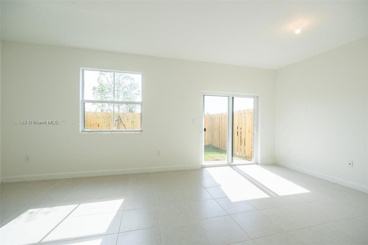 2510 Se 29th St - Photo 6 of 8