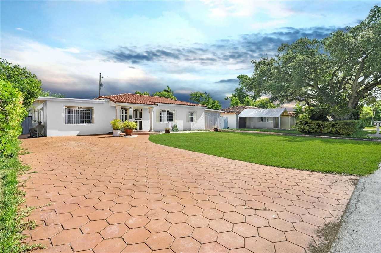 7435 Sw 34th St - Photo 2 of 8