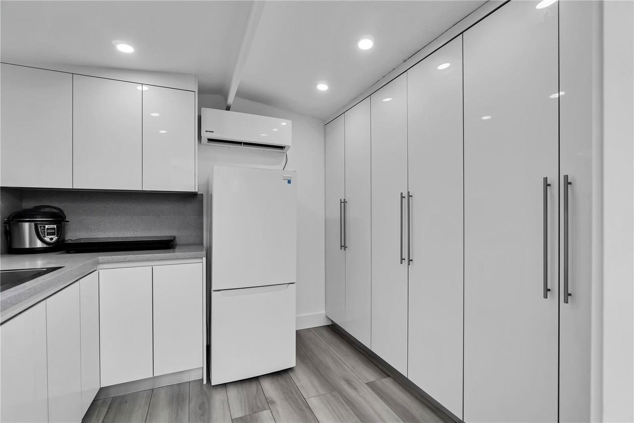 980 W 43rd Pl - Photo 7 of 8