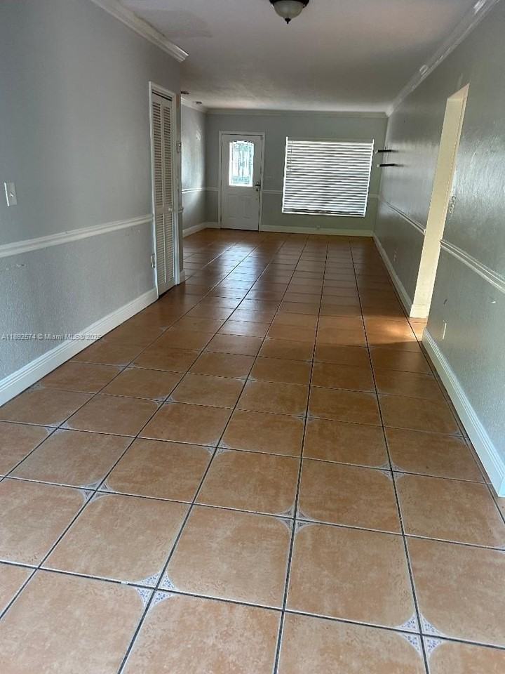 2225 Sw 21st Ter - Photo 6 of 16