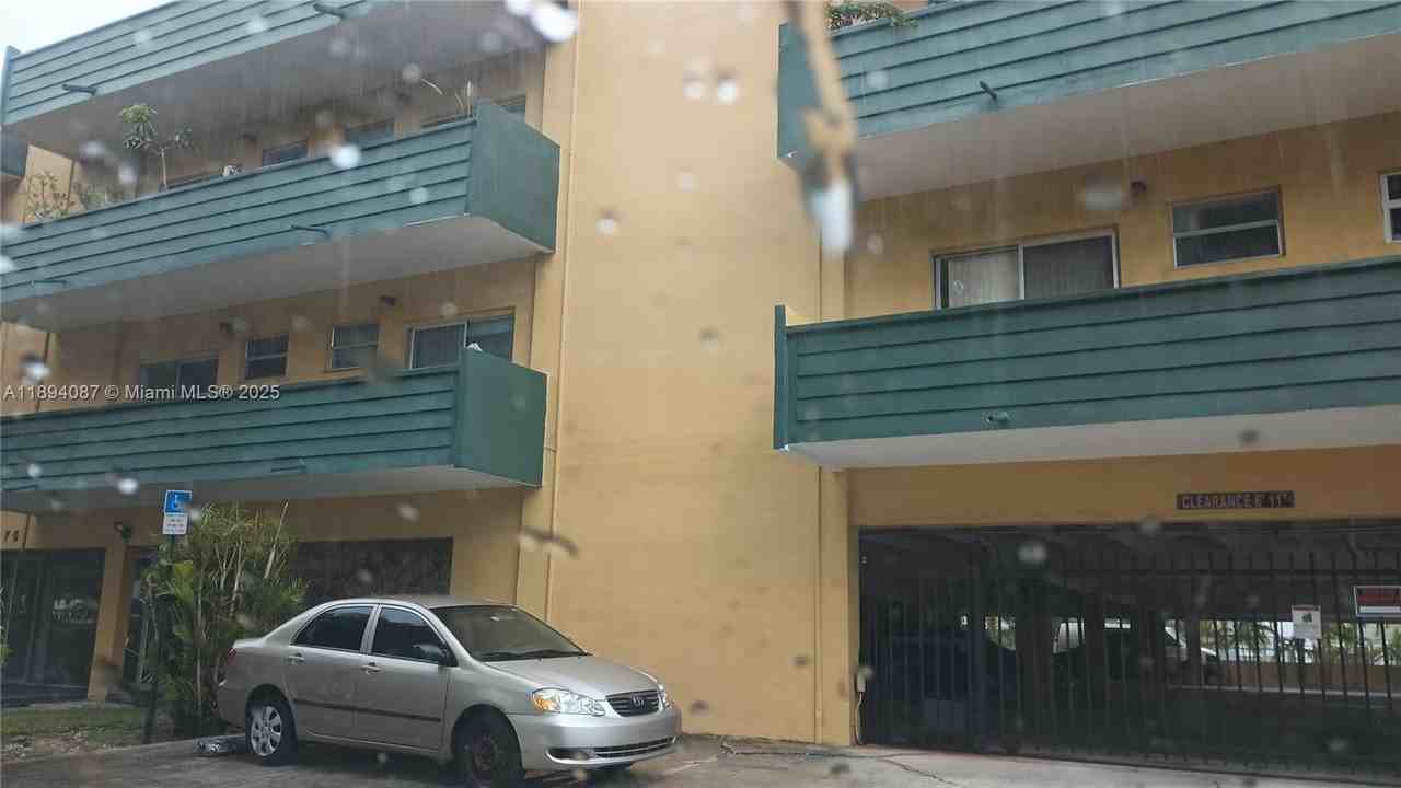 1975 Ne 135th St #2I