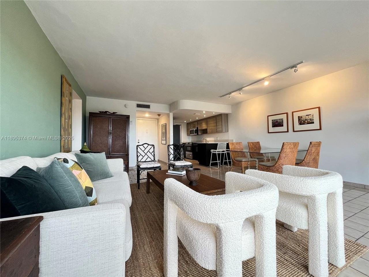 555 Crandon Blvd #53 - Photo 6 of 33