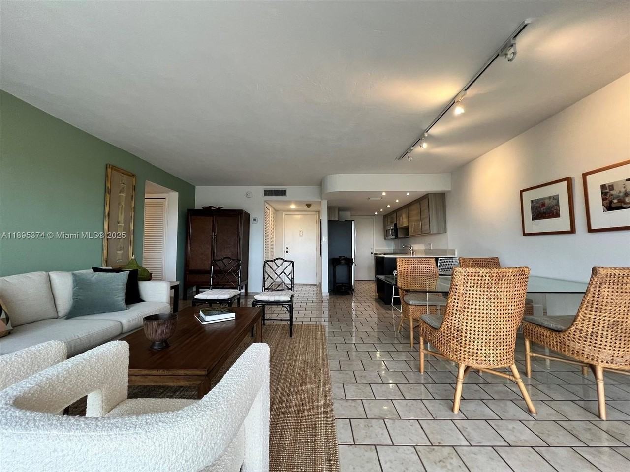 555 Crandon Blvd #53 - Photo 7 of 33