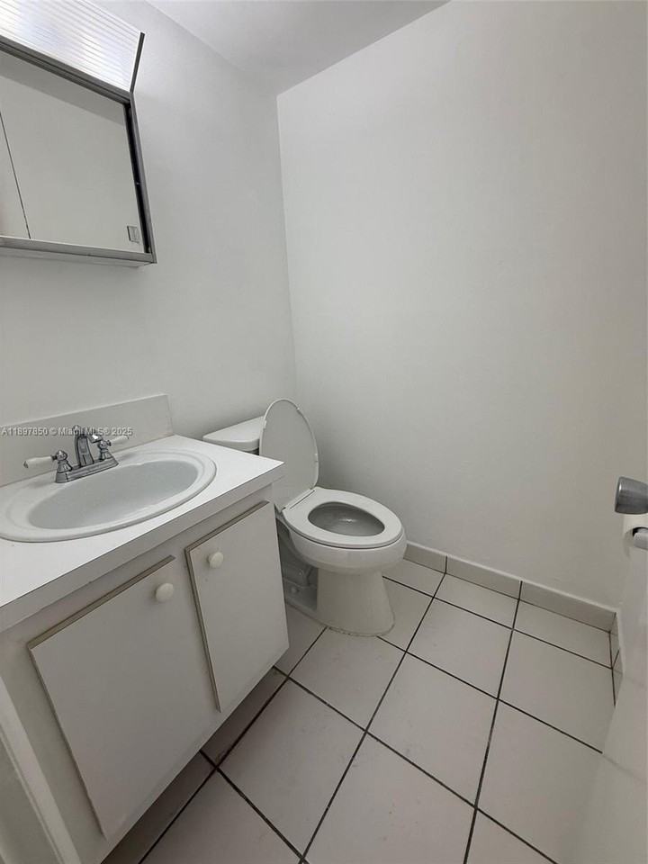 802 Nw 87th Ave #217 - Photo 4 of 17