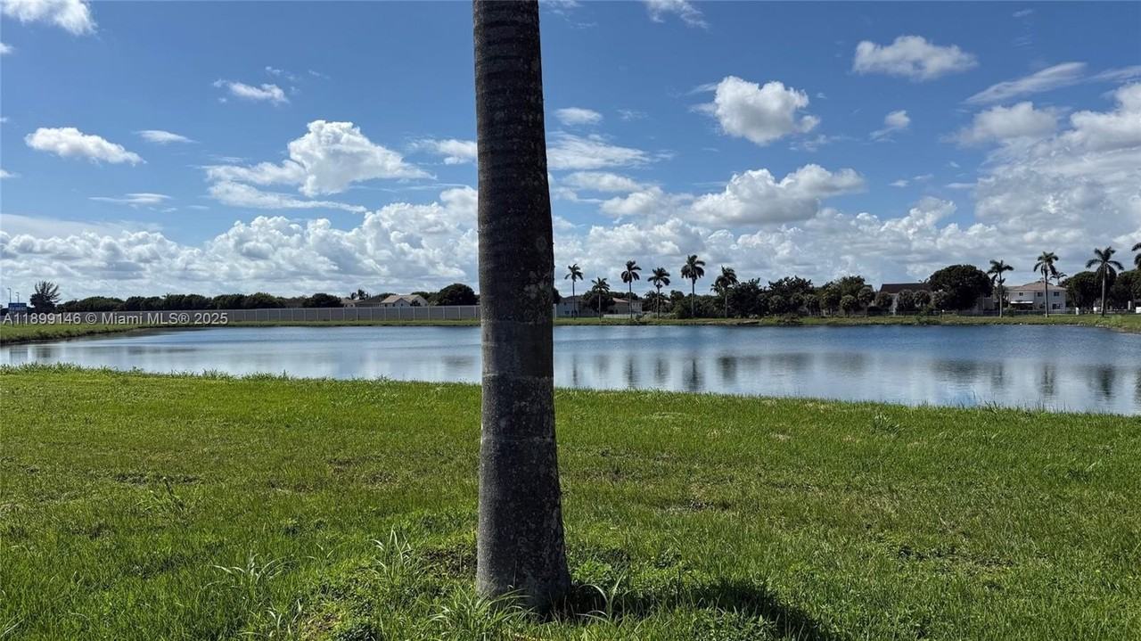 13810 Sw 276th St #13810 - Photo 4 of 38