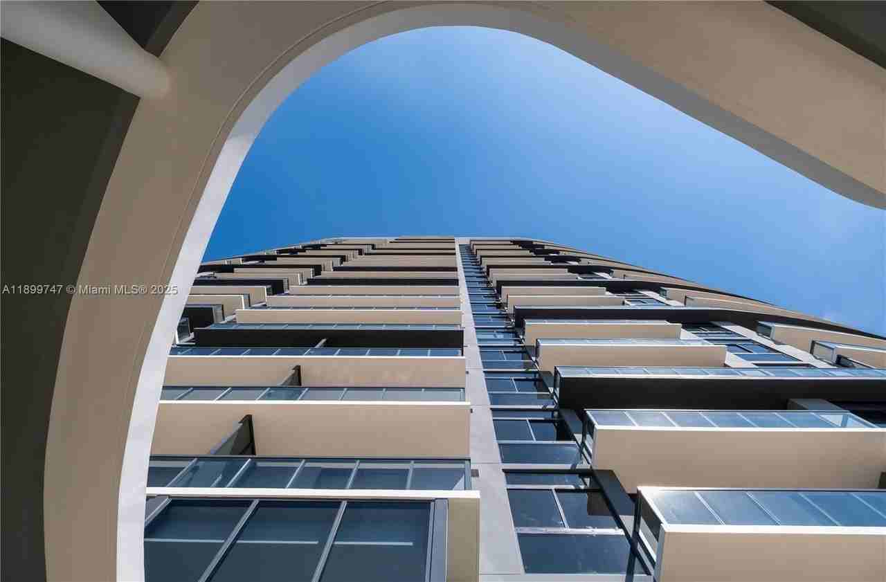 101 Diplomat Pkwy #1107