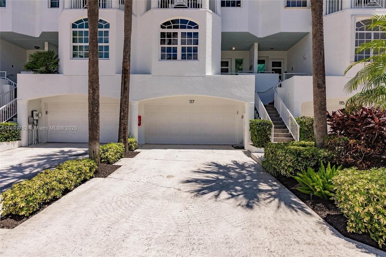 117 Ocean Key Way - Photo 4 of 50