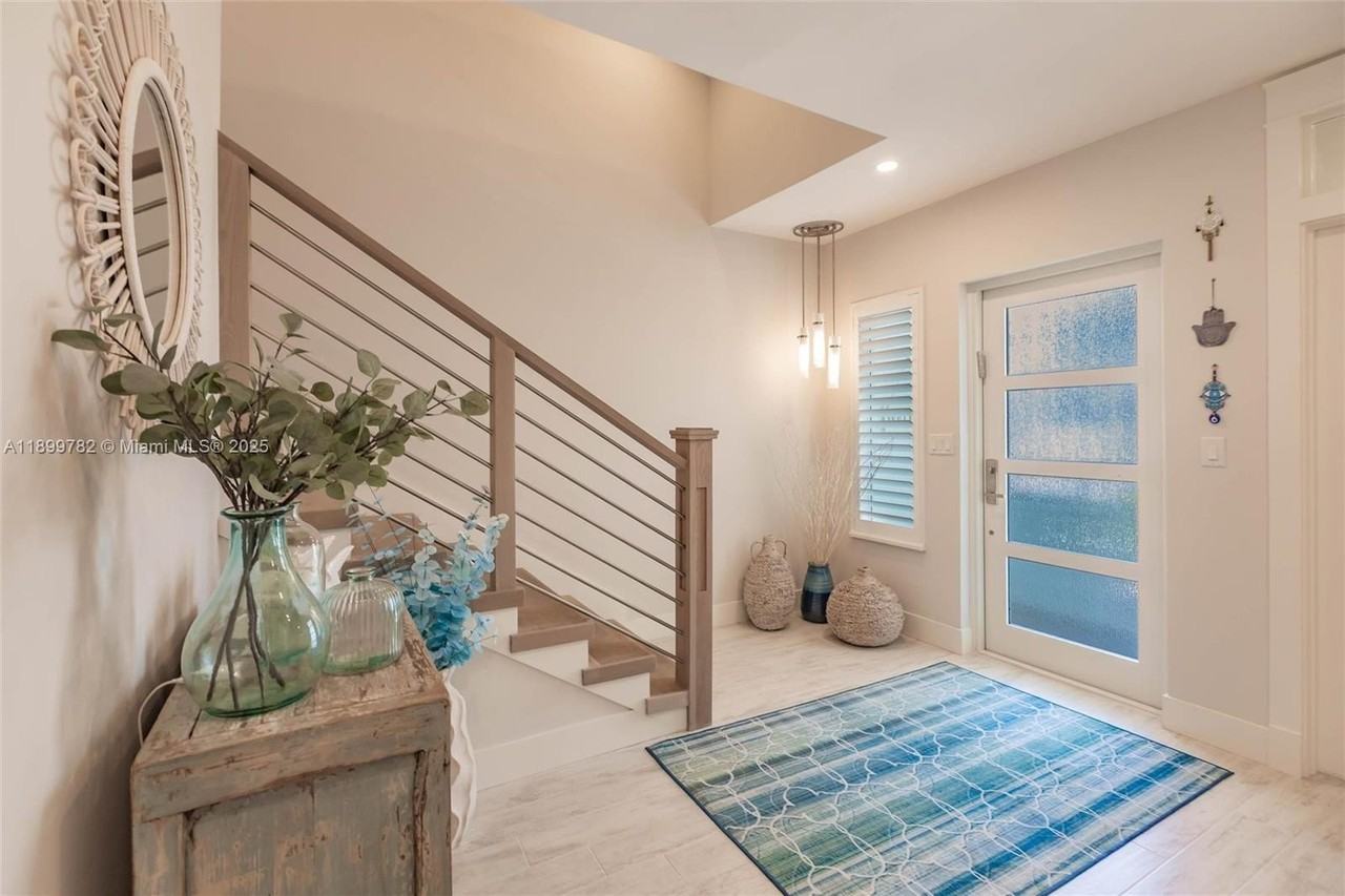 117 Ocean Key Way - Photo 7 of 50