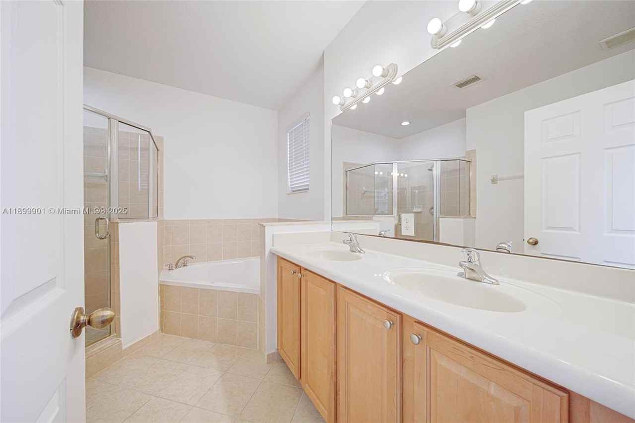 11461 Sw 236th Ln - Photo 6 of 22