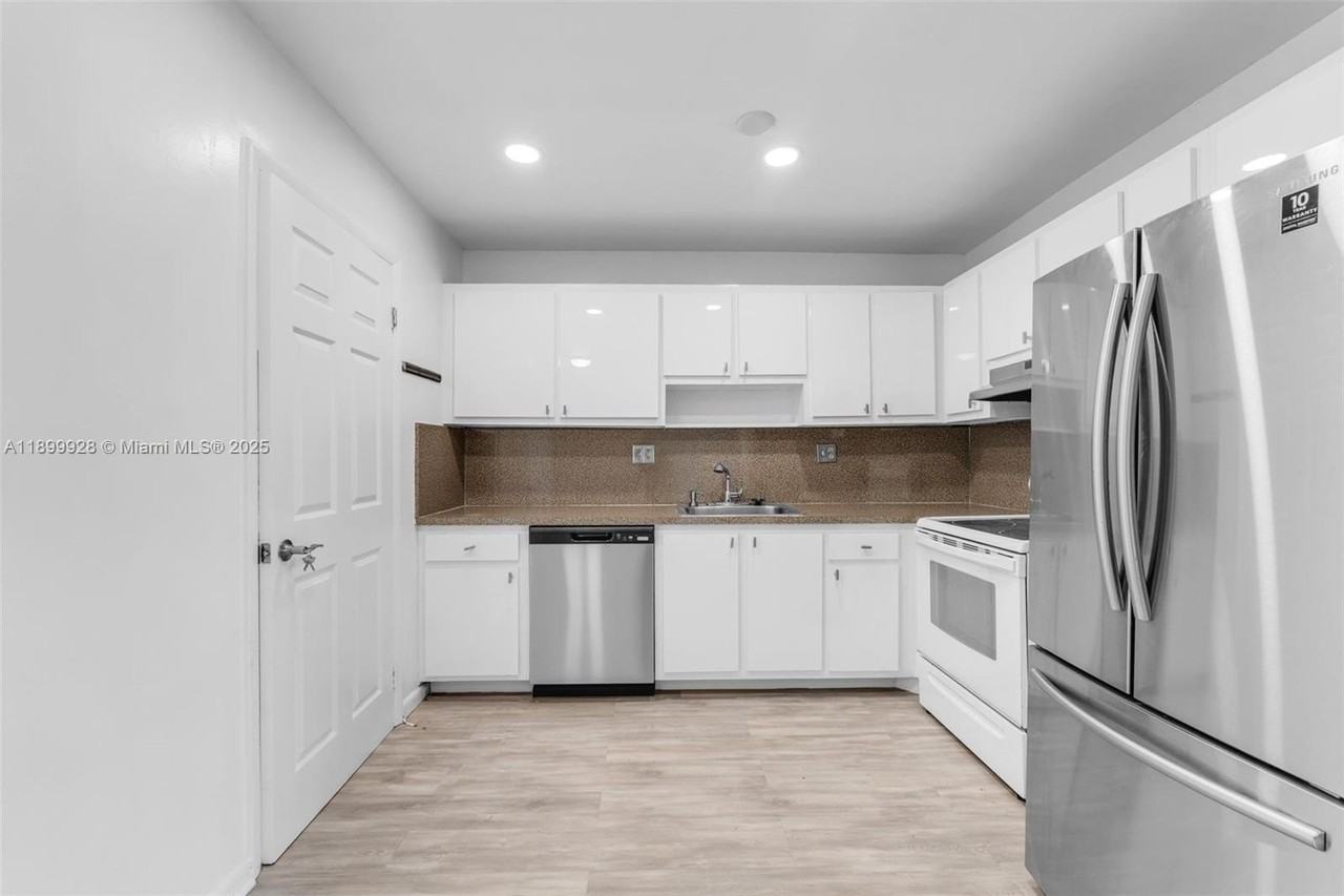 12820 Southwest 43rd Drive #233B - Photo 7 of 22