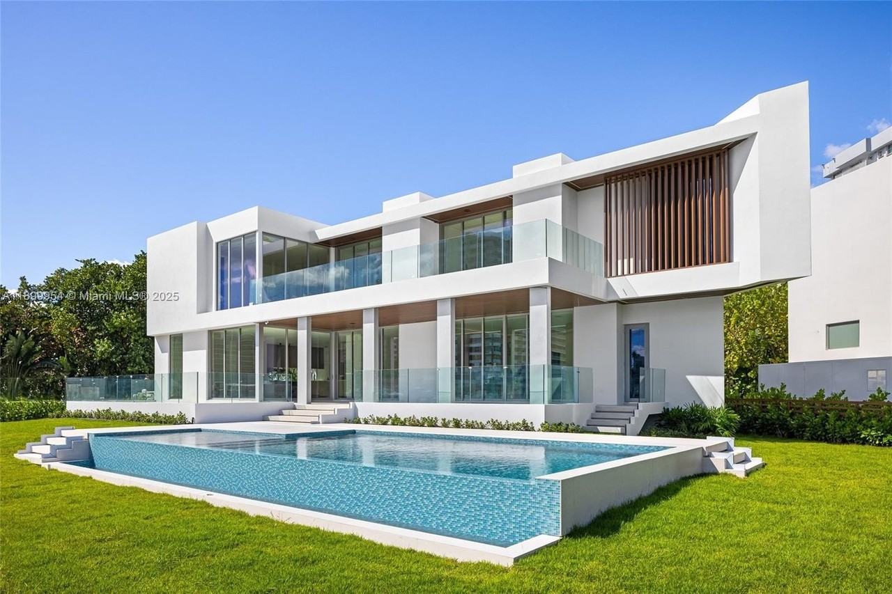 503 Palm Dr - Photo 2 of 16