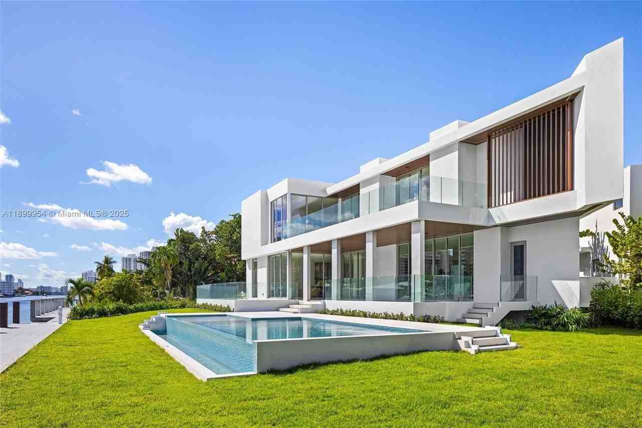 503 Palm Dr - Photo 3 of 16