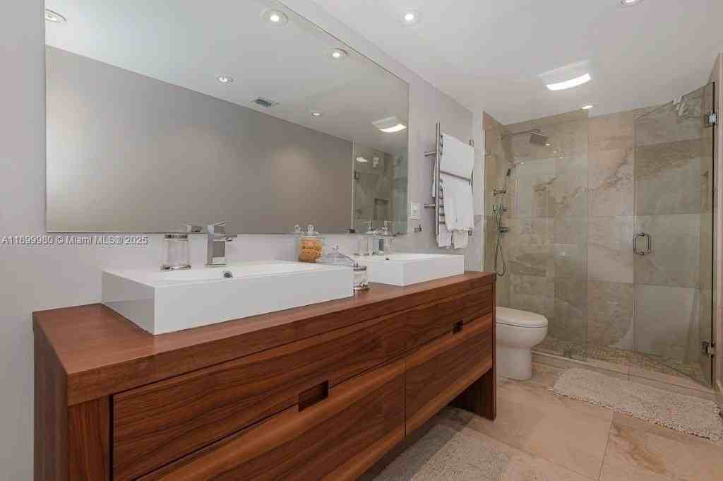 2301 Collins Ave #738 - Photo 4 of 33