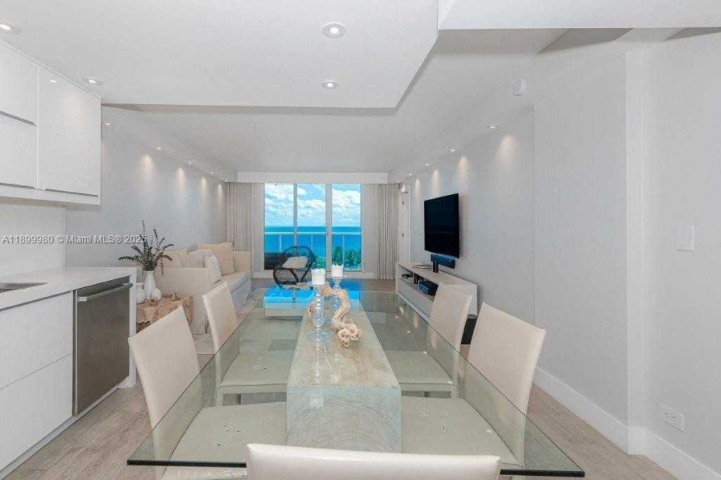 2301 Collins Ave #738 - Photo 7 of 33