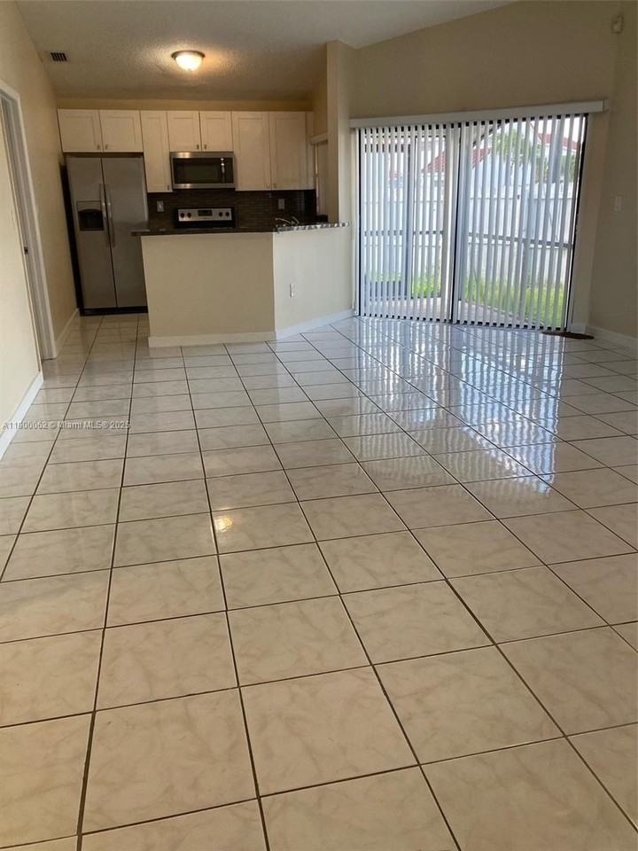 1901 San Remo Cir #1901 - Photo 2 of 11