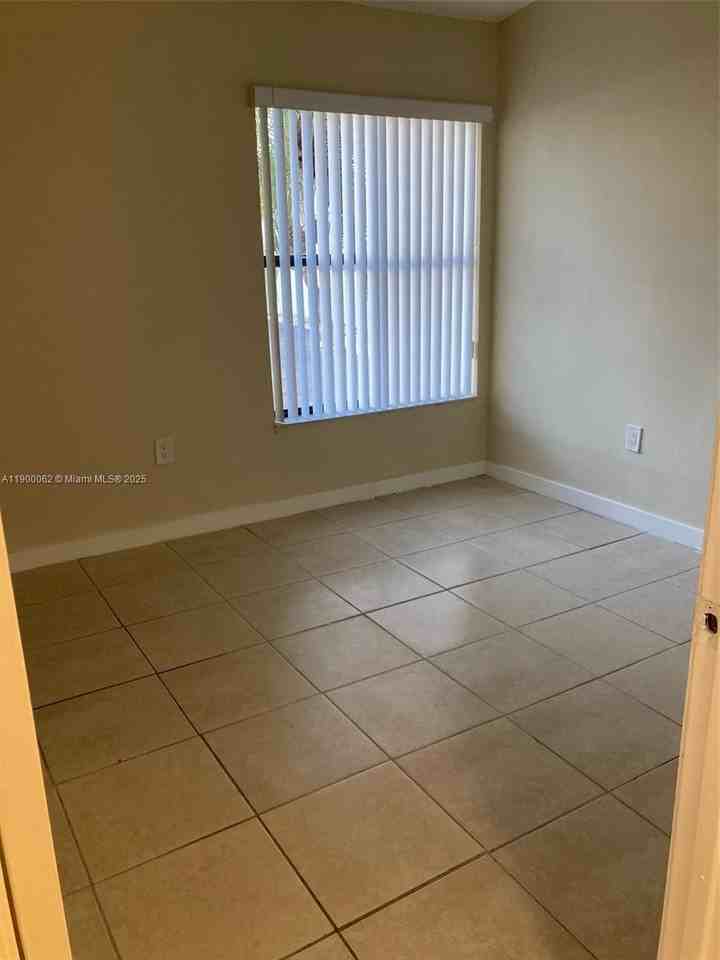 1901 San Remo Cir #1901 - Photo 7 of 11