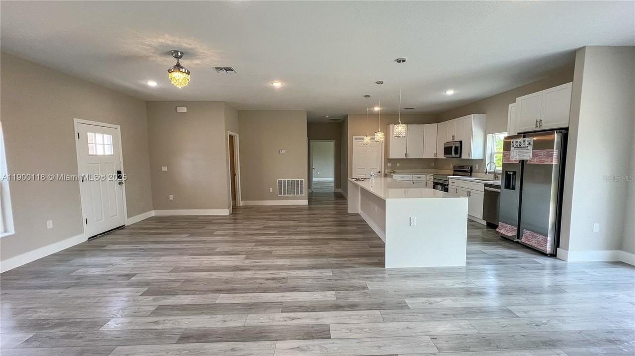 7916 Granada Rd - Photo 4 of 33