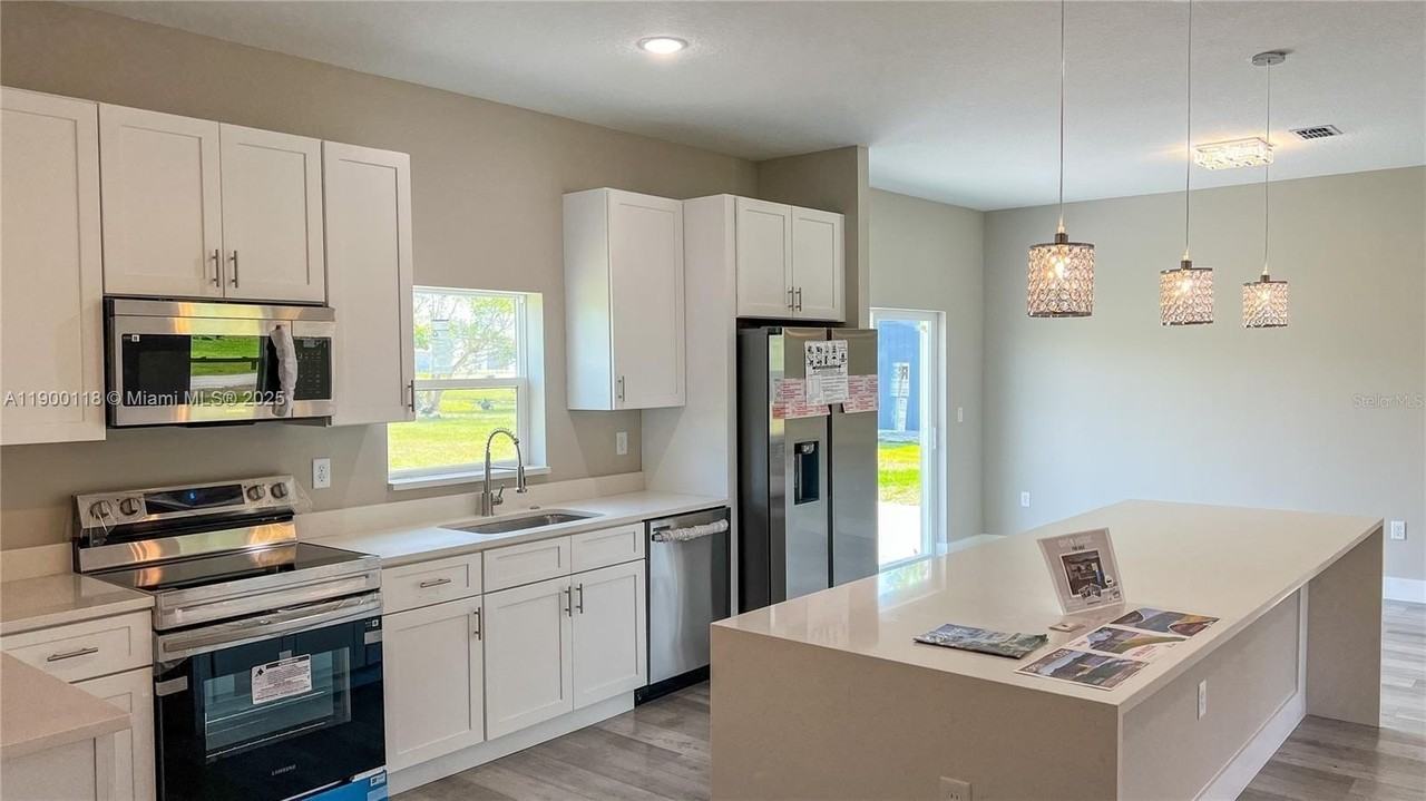 7916 Granada Rd - Photo 7 of 33