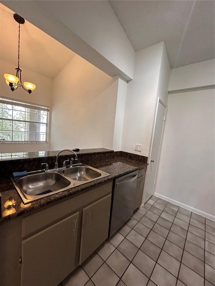 2841 N Oakland Forest Dr #211 - Photo 3 of 24