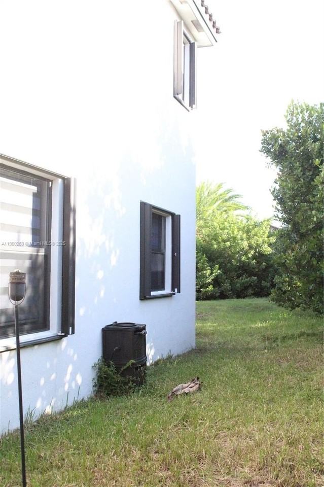 25096 Sw 118th Ave #25096 - Photo 3 of 50