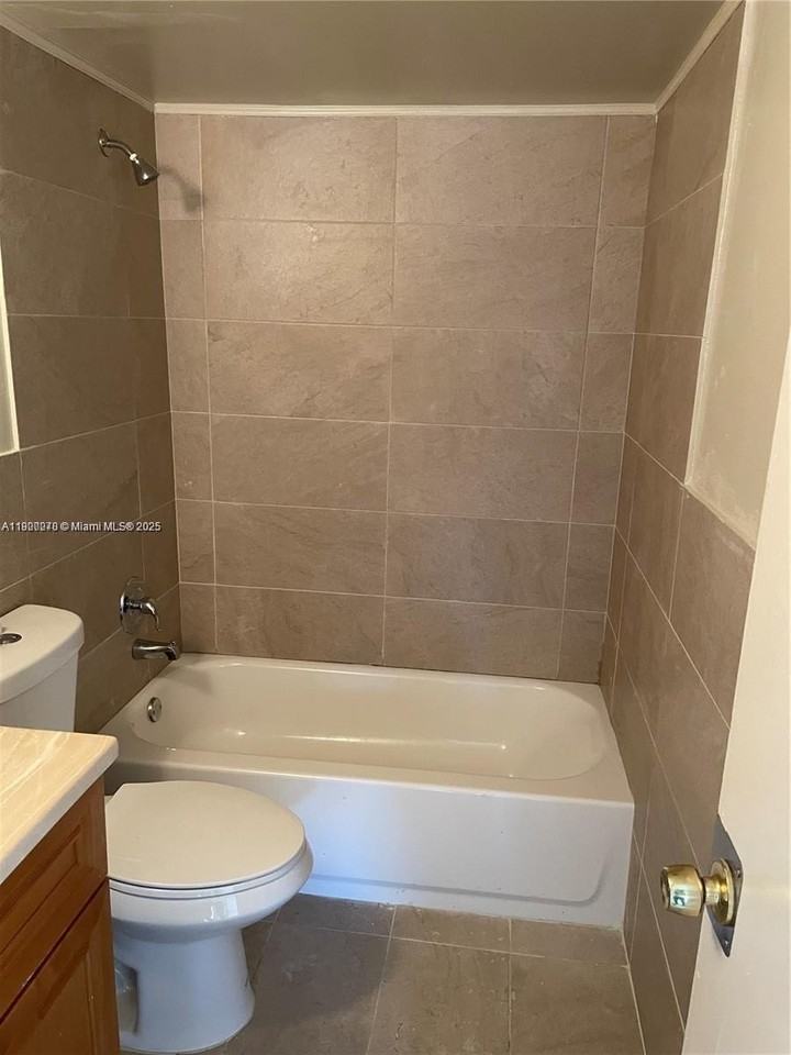 2244 Madison Street #9 - Photo 5 of 9