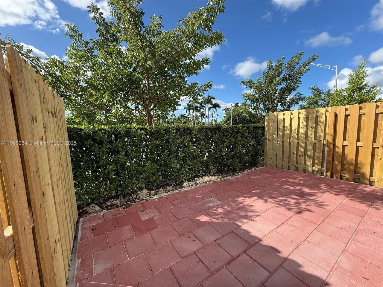 540 Ne 1st Dr #0 - Photo 5 of 18