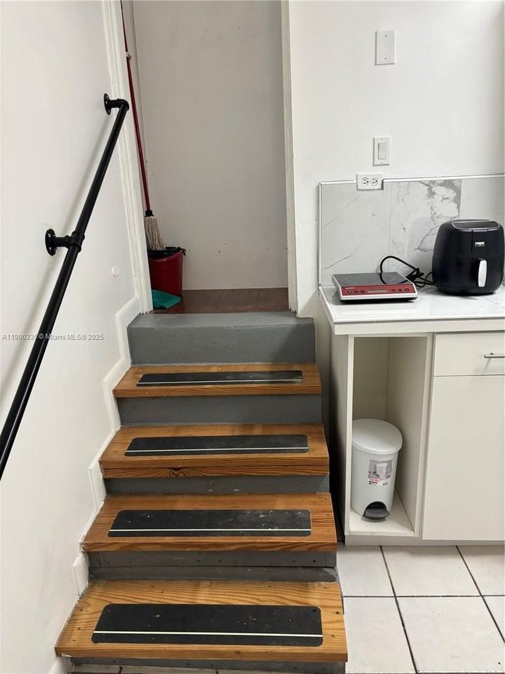 6102 Sw 58th St #B - Photo 6 of 17