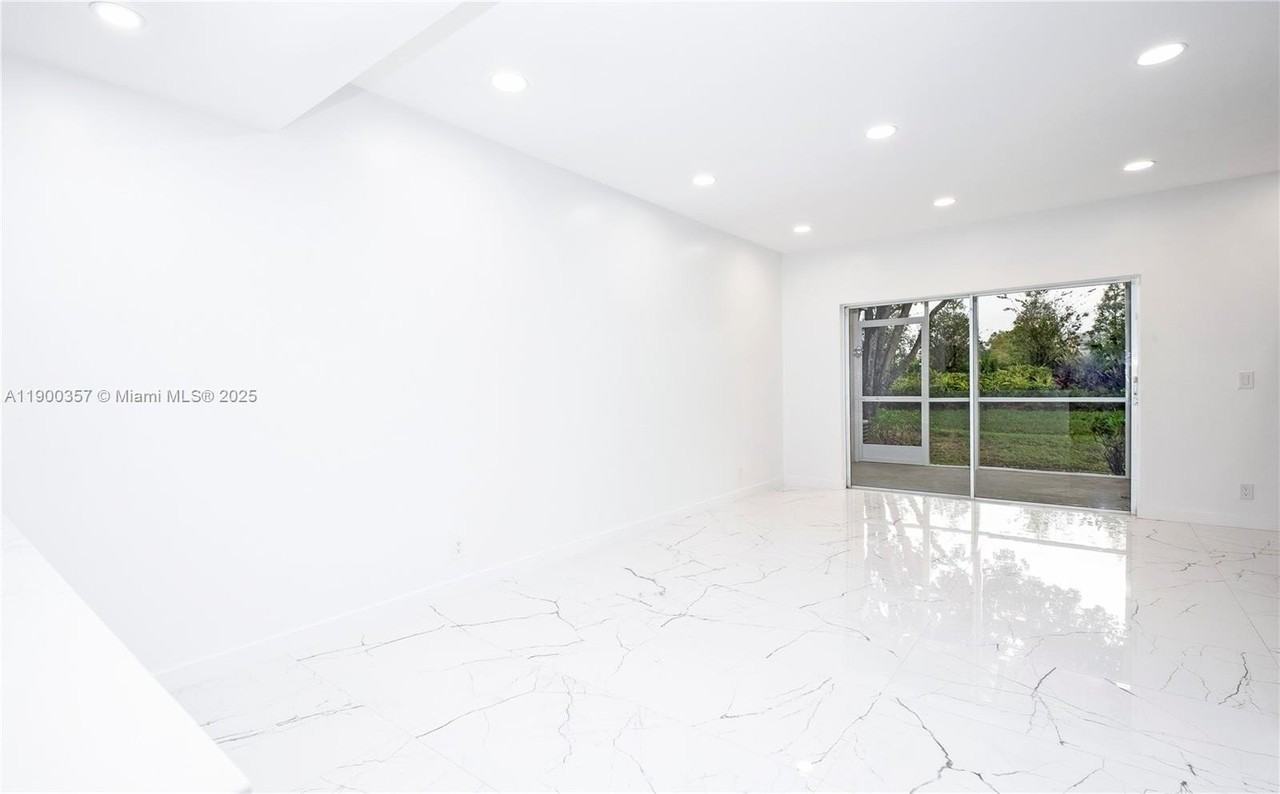 16697 Hemingway Dr #16697 - Photo 4 of 30