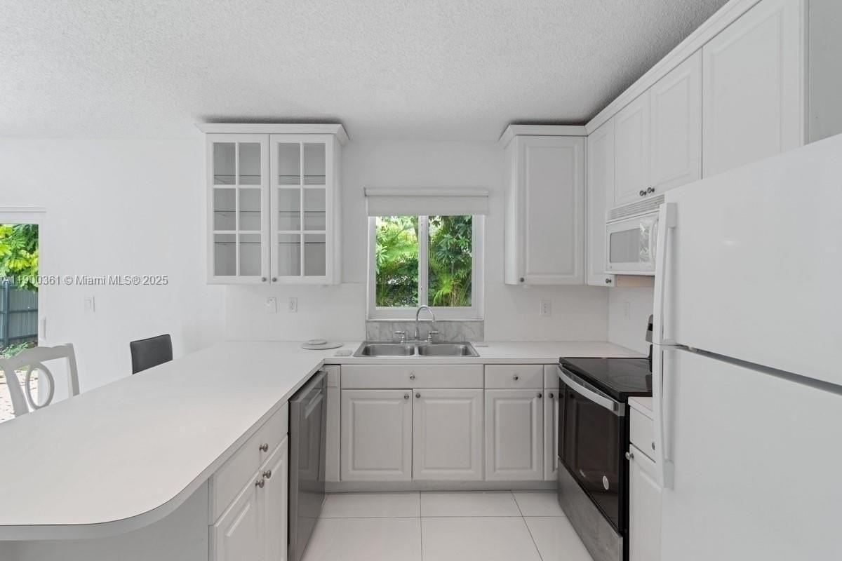 9617 Sw 144th Pl - Photo 4 of 19