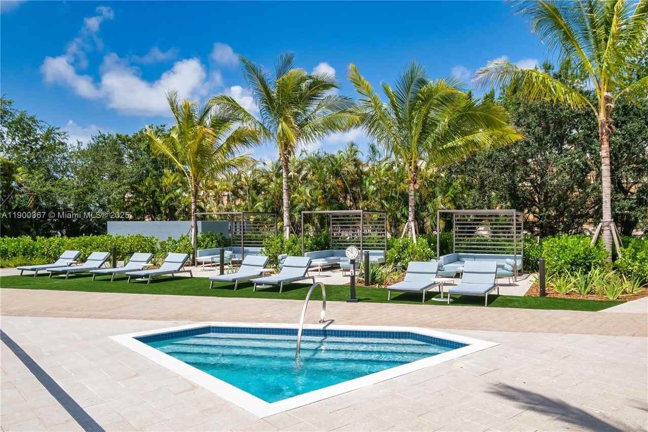 101 Diplomat Parkway #0306