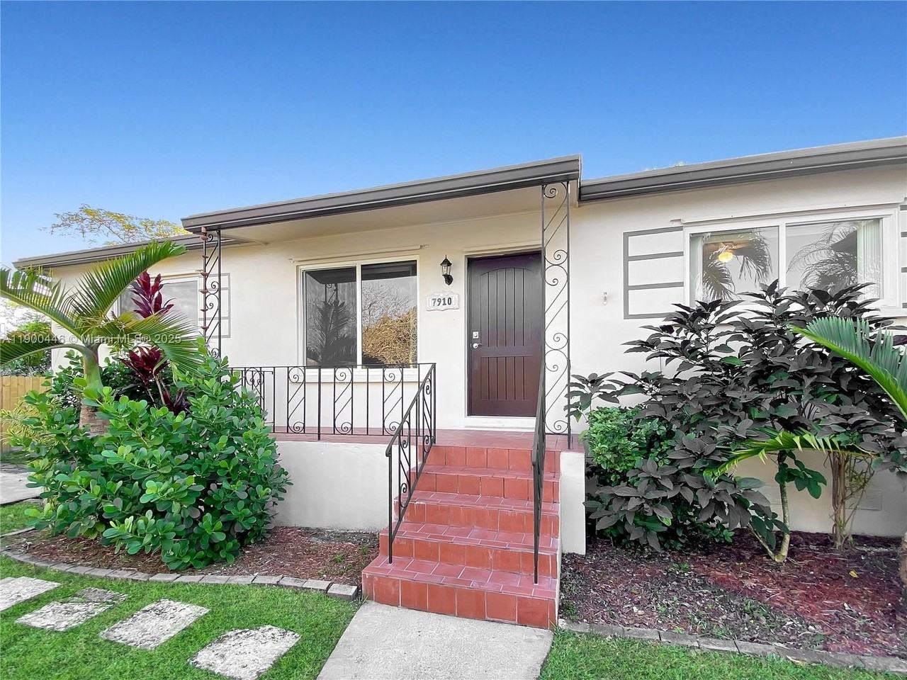 7910 Sw 17th Ter - Photo 4 of 27