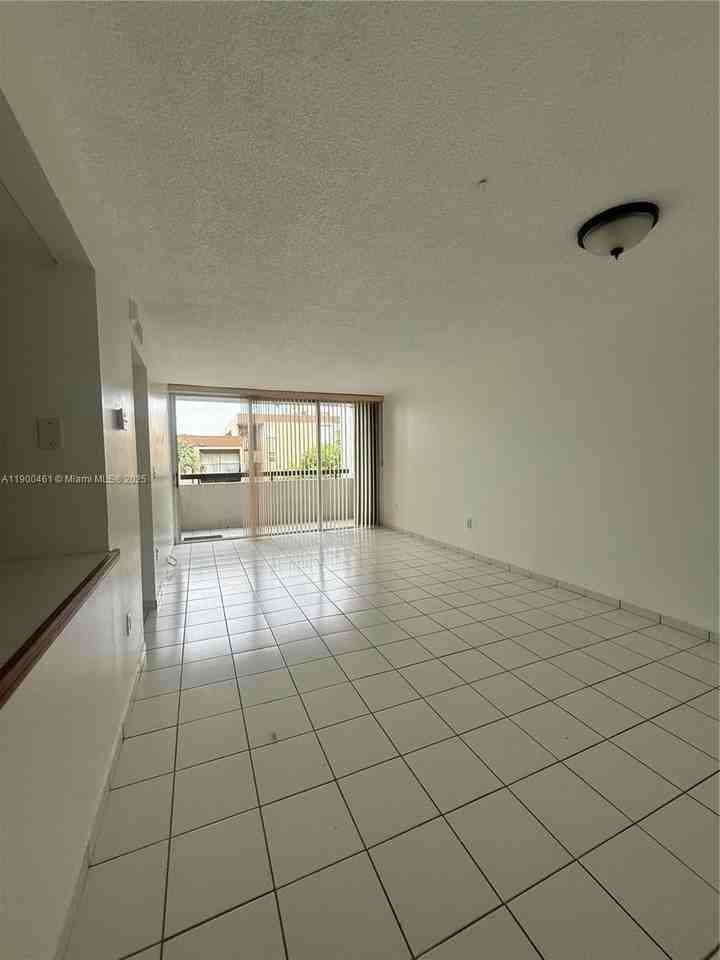 802 Nw 87th Ave #319 - Photo 5 of 21