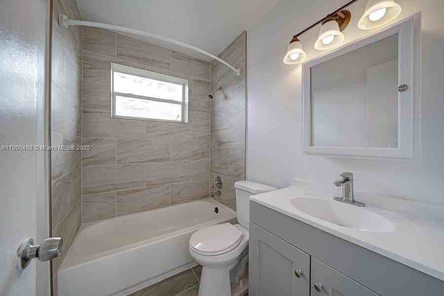 5613 Sw 27th St #1-2 - Photo 3 of 9