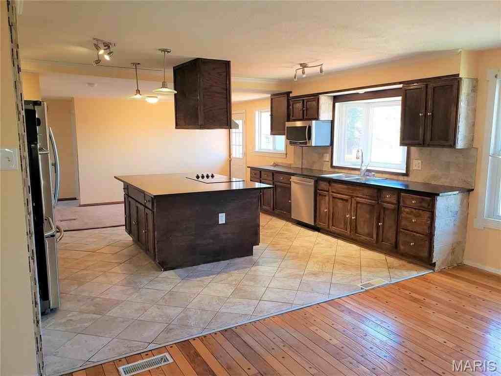 803 Clayworth Dr - Photo 5 of 28