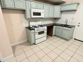 180 Ferry St #3B - Photo 1 of 1